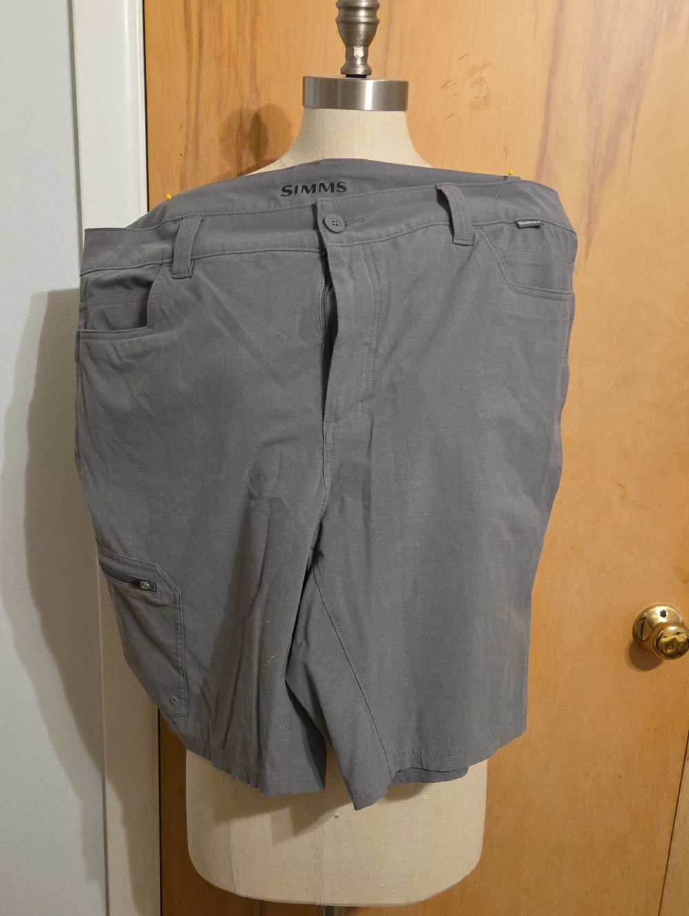 Simms Men's Gray Cargo Fishing Shorts 40x9.5